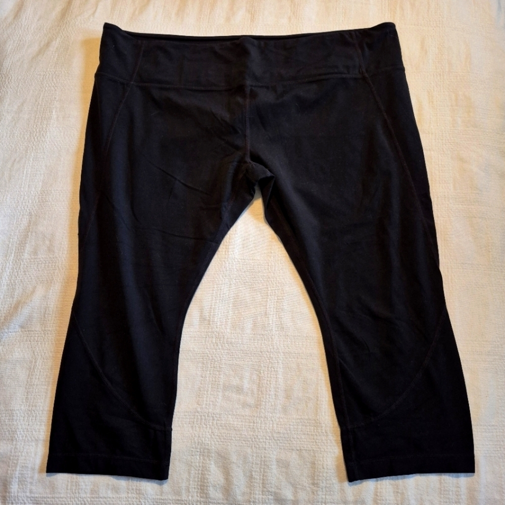 Athleta women's size 2X black capri leggings, EUC NO pilling